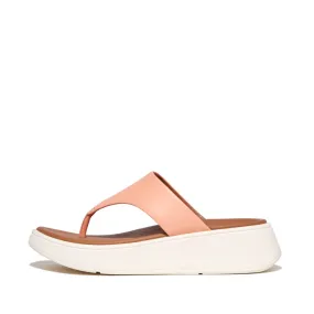 รองเท้าแตะแบบหูหนีบ ผู้หญิง รุ่น F-MODE LEATHER FLATFORM TOE-POST SANDALS
