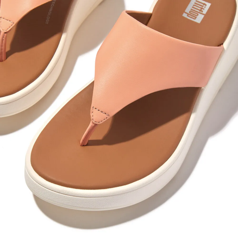 รองเท้าแตะแบบหูหนีบ ผู้หญิง รุ่น F-MODE LEATHER FLATFORM TOE-POST SANDALS