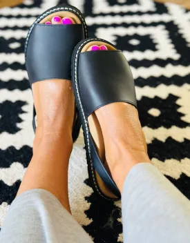 Black Leather Ergonomic Avarcas
